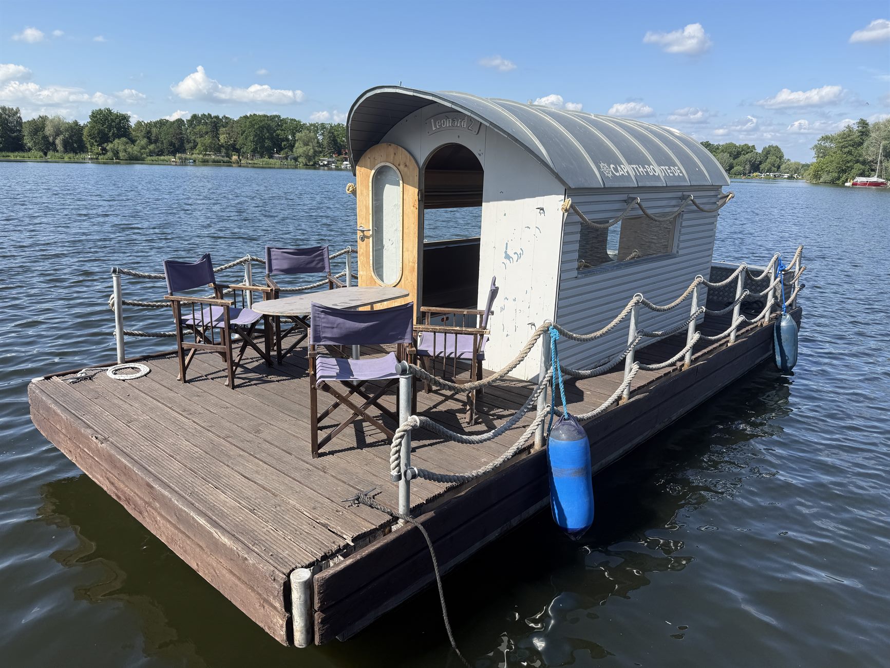 Floß von Caputh Boote auf dem Wasser