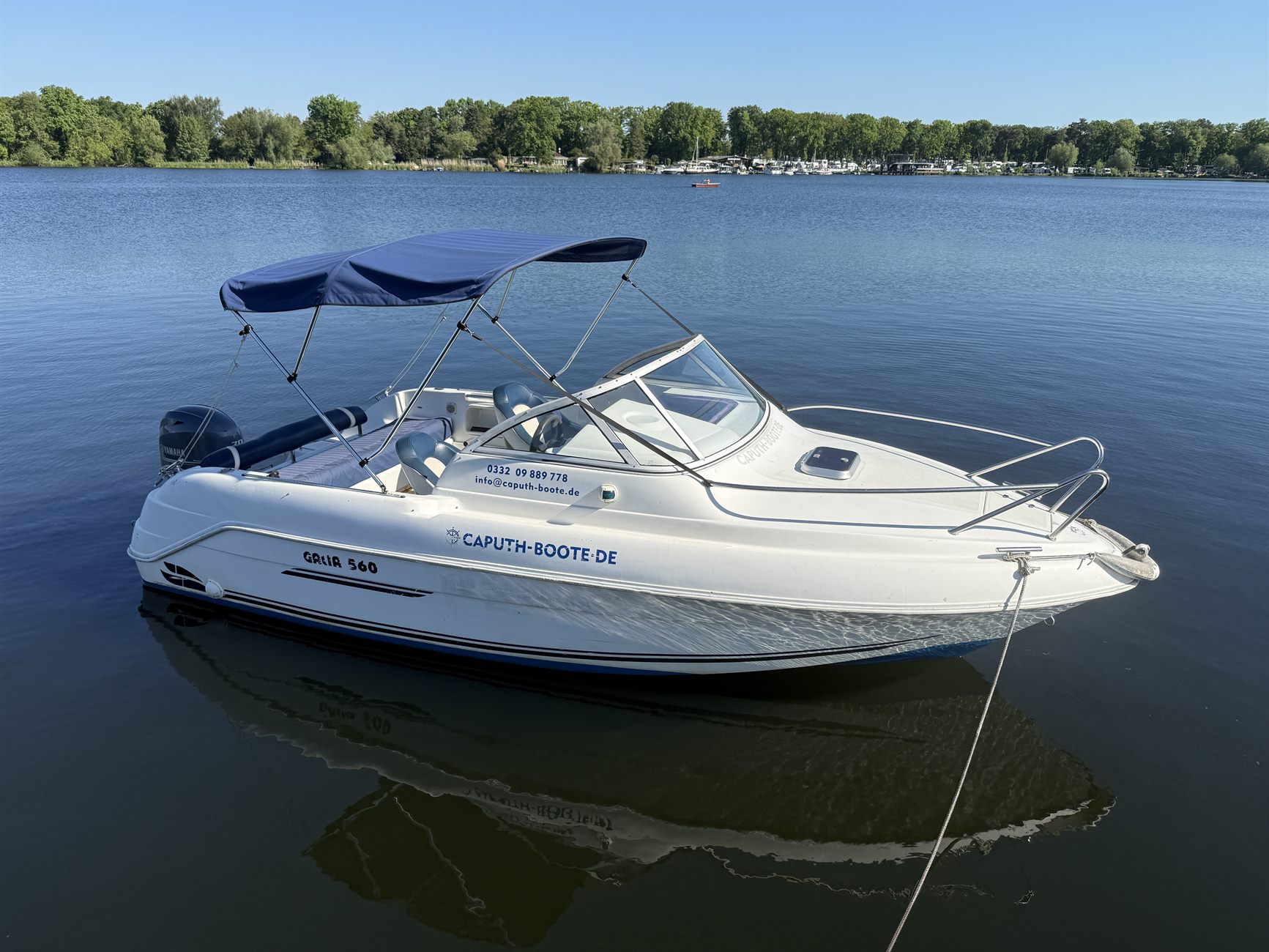 Führerscheinpflichtiges Motorboot am Schwielowsee