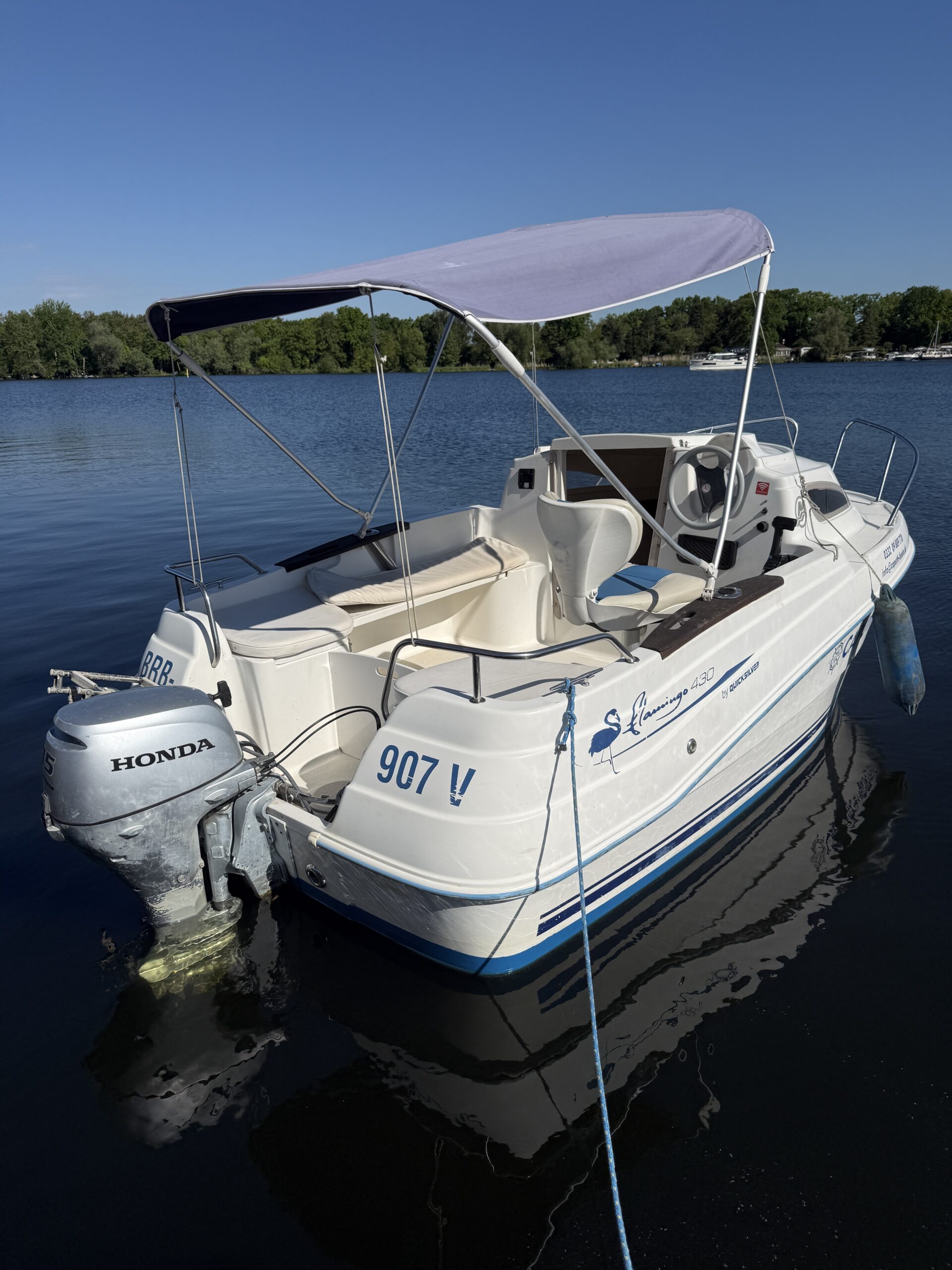 https://caputh-boote.de/wp-content/uploads/2025/01/fuehrerscheinfreies-Motorboot-Quiksilver-scaled.jpg
